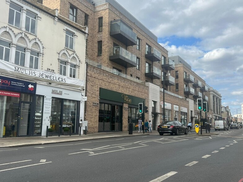 216-218 Upper Tooting Rd, London for lease - Primary Photo - Image 1 of 2