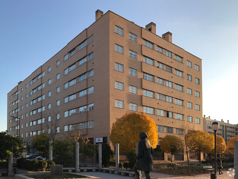 Plaza Mar Egeo, 1, Coslada, Madrid à vendre - Photo du bâtiment - Image 2 de 2