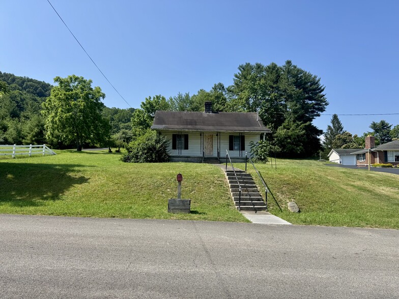1388 Ritter Dr, Daniels, WV for sale - Building Photo - Image 2 of 37