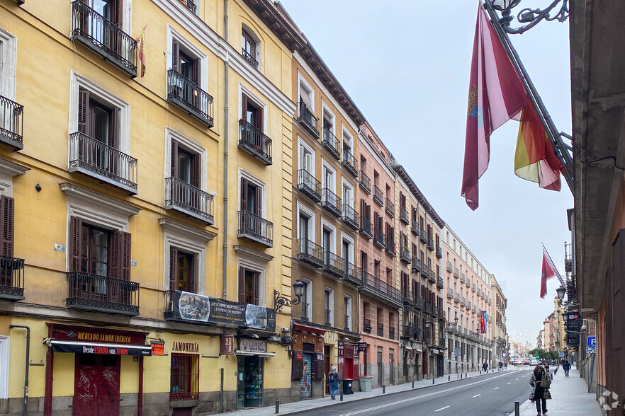 Multi-résidentiel dans Madrid, MAD à vendre - Photo du bâtiment - Image 2 de 2