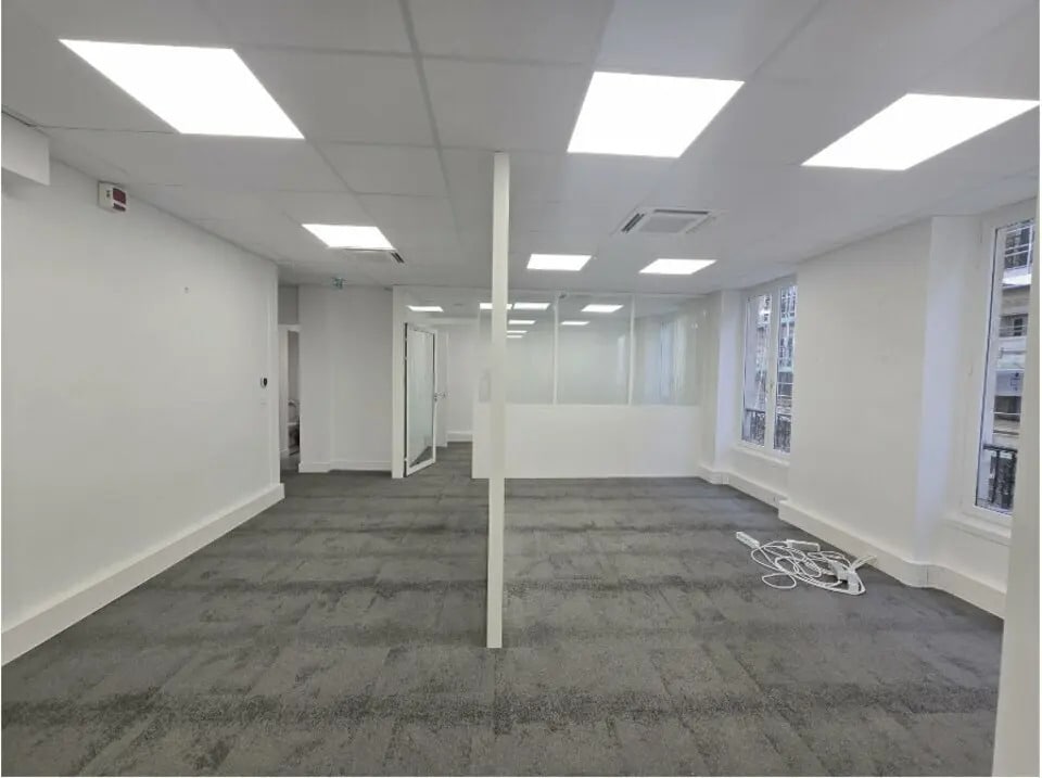 Office in Paris for lease Interior Photo- Image 1 of 6