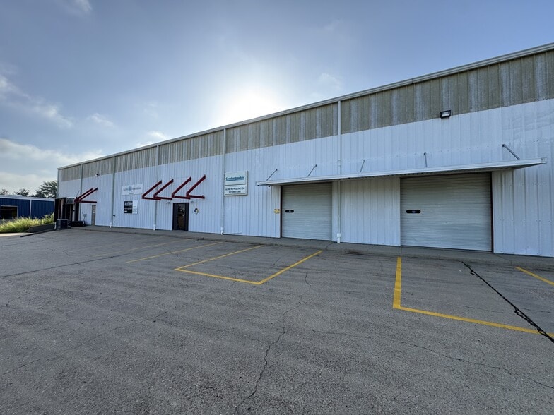 160 Industrial Dr, Jackson, MS for lease - Building Photo - Image 2 of 12