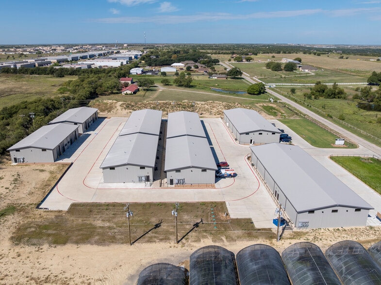 6451 Silver Saddle Rd, Fort Worth, TX à louer - Photo du bâtiment - Image 2 de 40