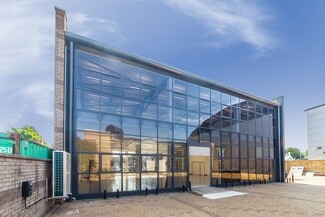 Plus de détails pour Oakcroft Rd, Chessington - Industriel à louer