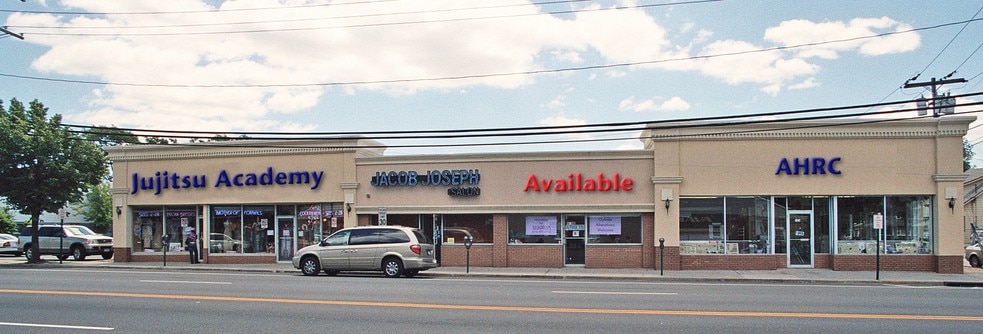 176-182 Merrick Rd, Lynbrook, NY for lease - Building Photo - Image 3 of 5