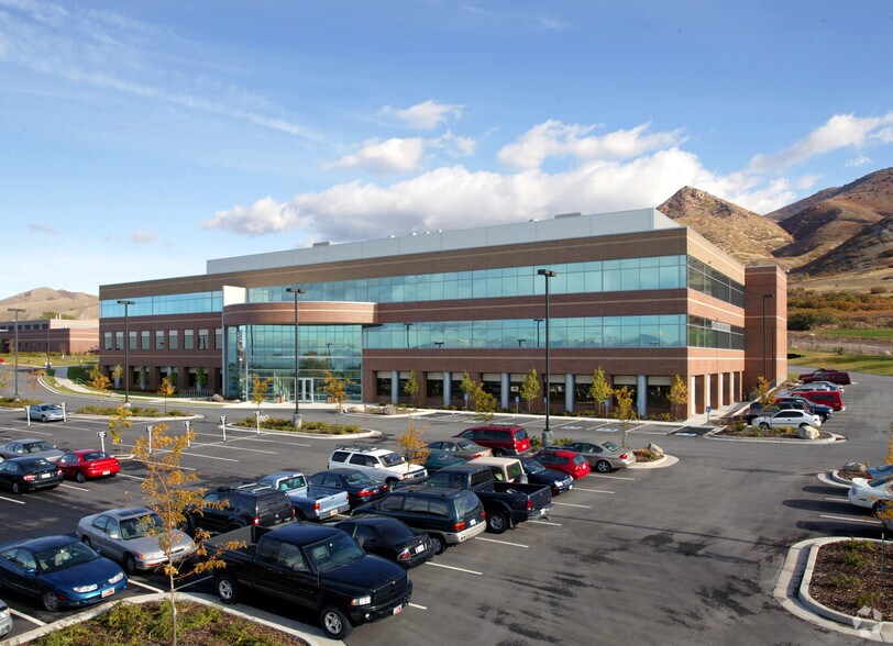 577 S Chipeta Way, Salt Lake City, UT à louer - Photo du bâtiment - Image 2 de 10