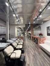 17 Maple Dr, Great Neck, NY for lease Interior Photo- Image 1 of 3