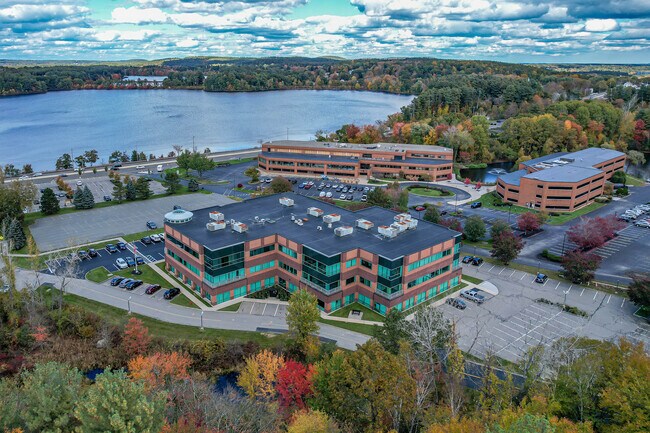 Plus de détails pour 132 Turnpike Rd, Southborough, MA - Bureau à louer