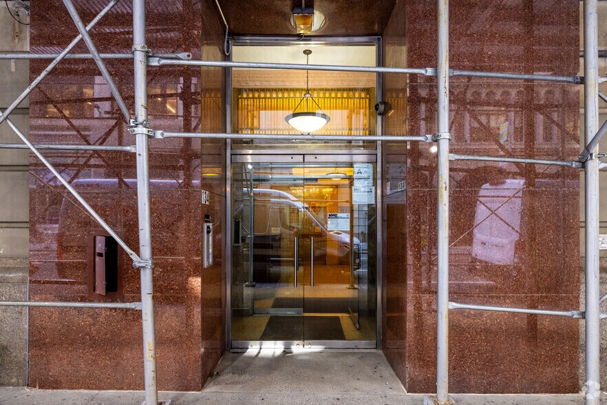 134-142 W 37th St, New York, NY à louer - Photo du bâtiment - Image 3 de 8