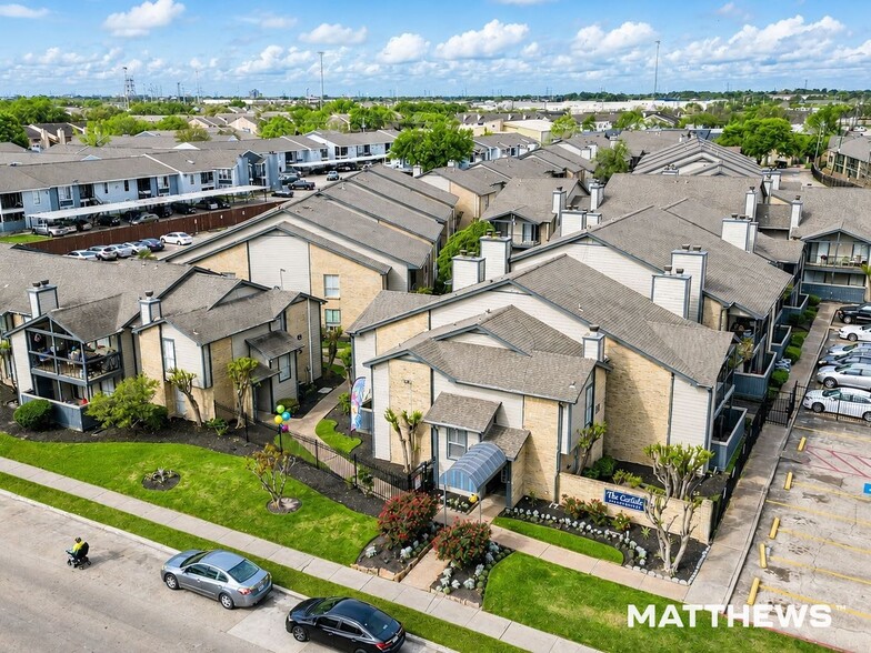 9898 Forum Park Dr, Houston, TX for sale - Building Photo - Image 2 of 5