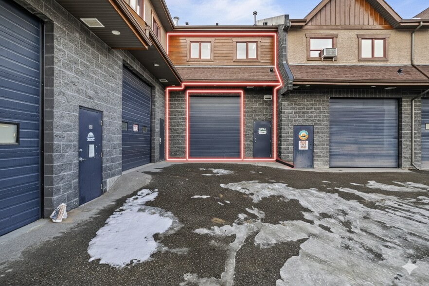 105 Bow Meadows Cres, Canmore, AB à vendre - Photo du bâtiment - Image 2 de 11