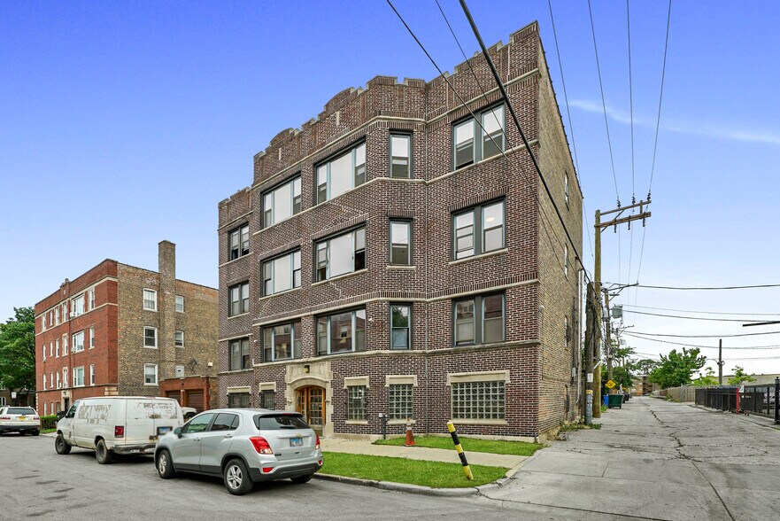 1619 E 70th St, Chicago, IL à vendre - Photo du bâtiment - Image 2 de 46