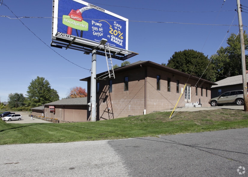 2525 S Main St, Akron, OH à louer - Photo du bâtiment - Image 2 de 15