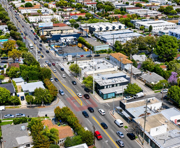 2320 S Robertson Blvd, Los Angeles, CA à louer - Photo du bâtiment - Image 3 de 10