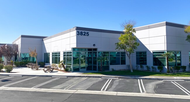 Plus de détails pour 3825-3985 W Cheyenne Ave, North Las Vegas, NV - Local d'activités à louer