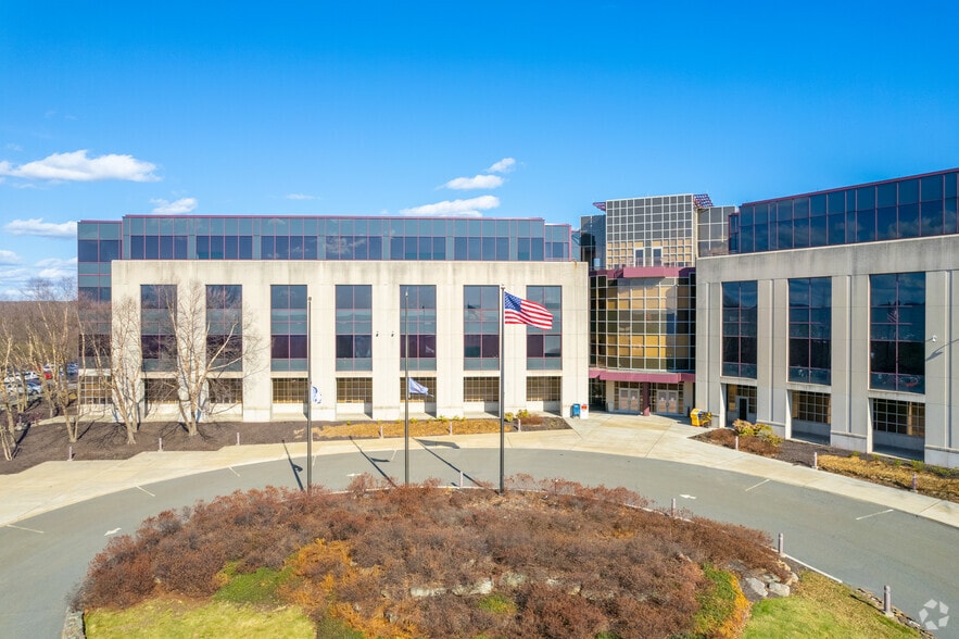 1 Fleet Way, Moosic, PA à louer - Photo du bâtiment - Image 1 de 6