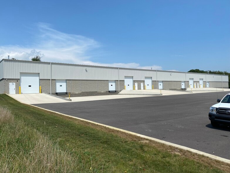 121 Bay Hill Dr, Latrobe, PA à louer - Photo du bâtiment - Image 3 de 6