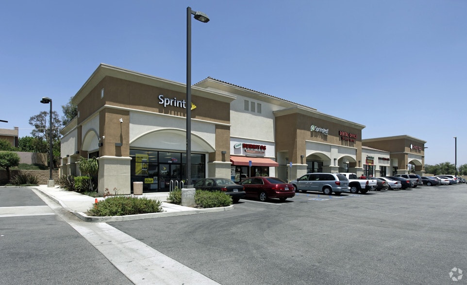 1220-1290 W Foothill Blvd, Rialto, CA for lease - Primary Photo - Image 2 of 6