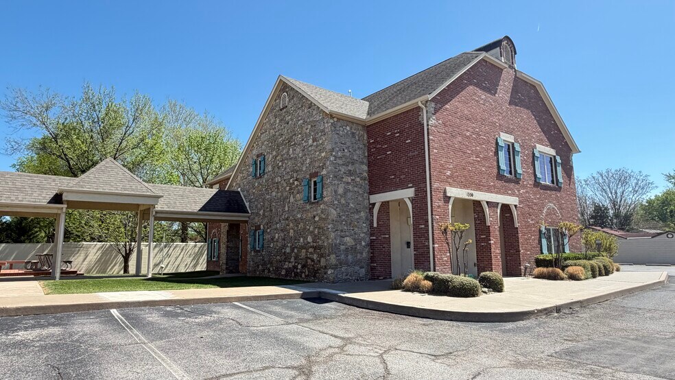 1330 E 43rd Ct, Tulsa, OK à louer - Photo du bâtiment - Image 2 de 6