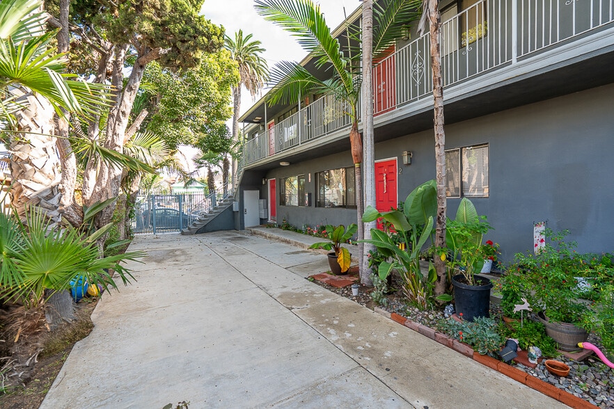 1056 E 6th St, Long Beach, CA for sale - Building Photo - Image 3 of 29