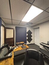 40 Monument Sq, Urbana, OH à louer Photo intérieure- Image 2 de 4