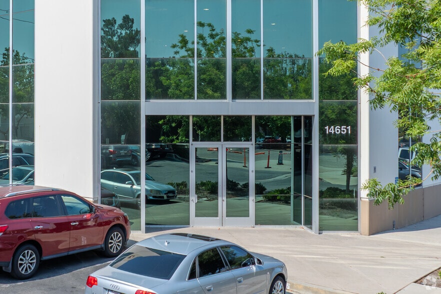 14651 Yorba Ave, Chino, CA à louer - Photo du bâtiment - Image 2 de 4