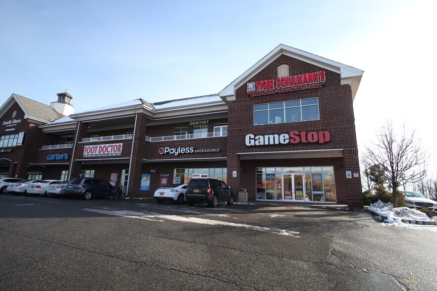 2965 Veterans Rd W, Staten Island, NY à louer - Photo du bâtiment - Image 2 de 7