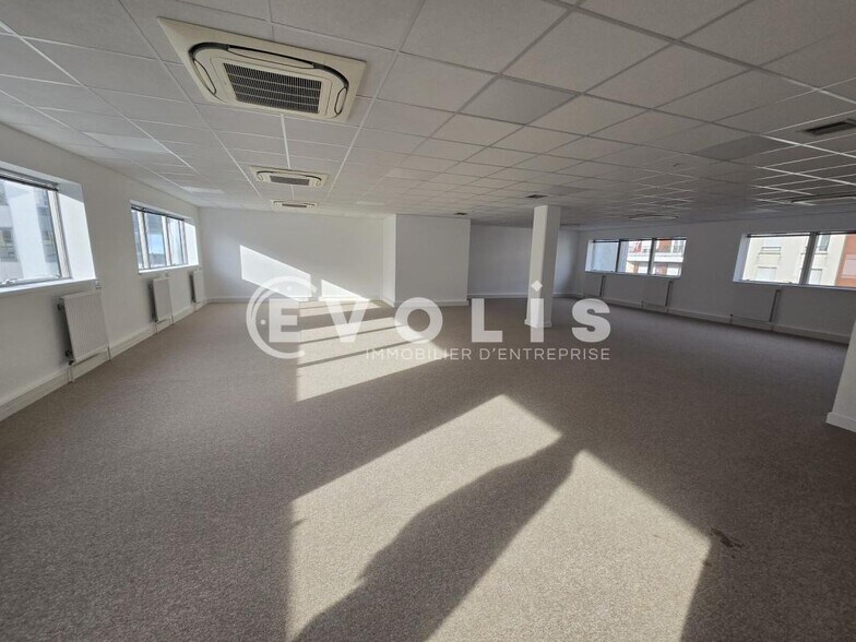 Office in Massy for lease - Interior Photo - Image 2 of 15