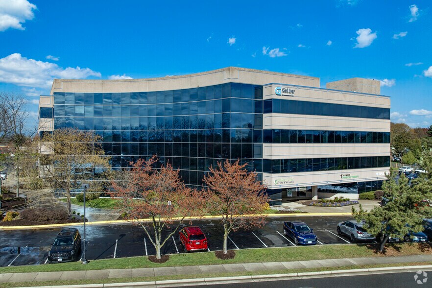 950 Herndon Pkwy, Herndon, VA à louer - Photo du bâtiment - Image 1 de 12