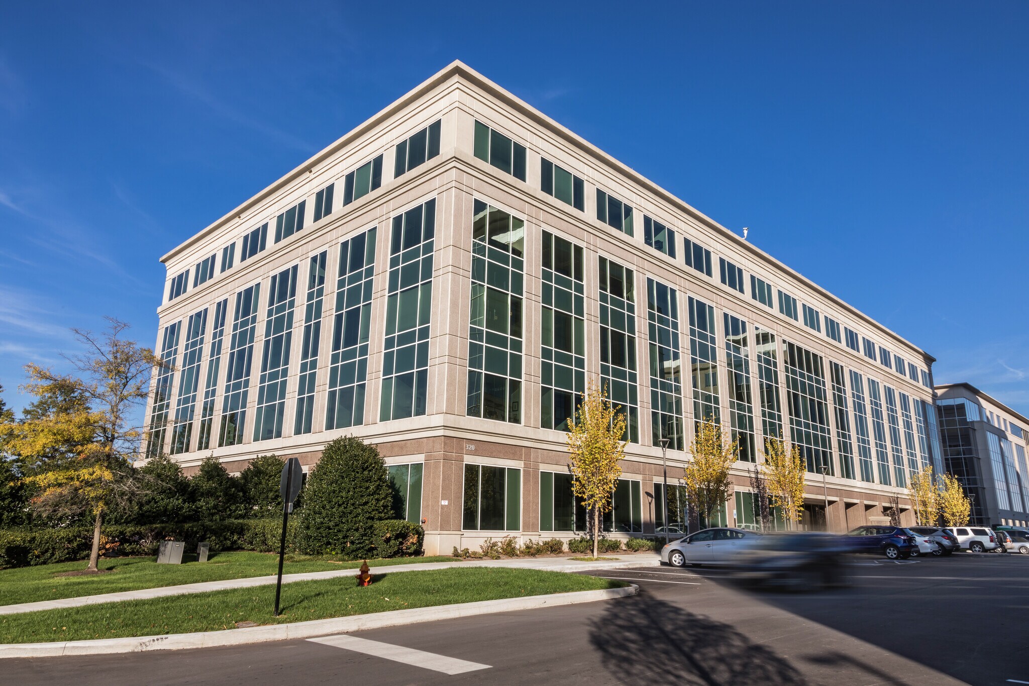 320 Seven Springs Way, Brentwood, TN à louer Photo du bâtiment- Image 1 de 3