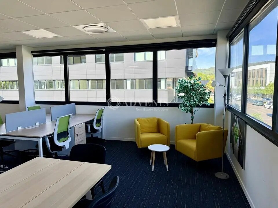 Office in Limonest for lease Interior Photo- Image 1 of 13