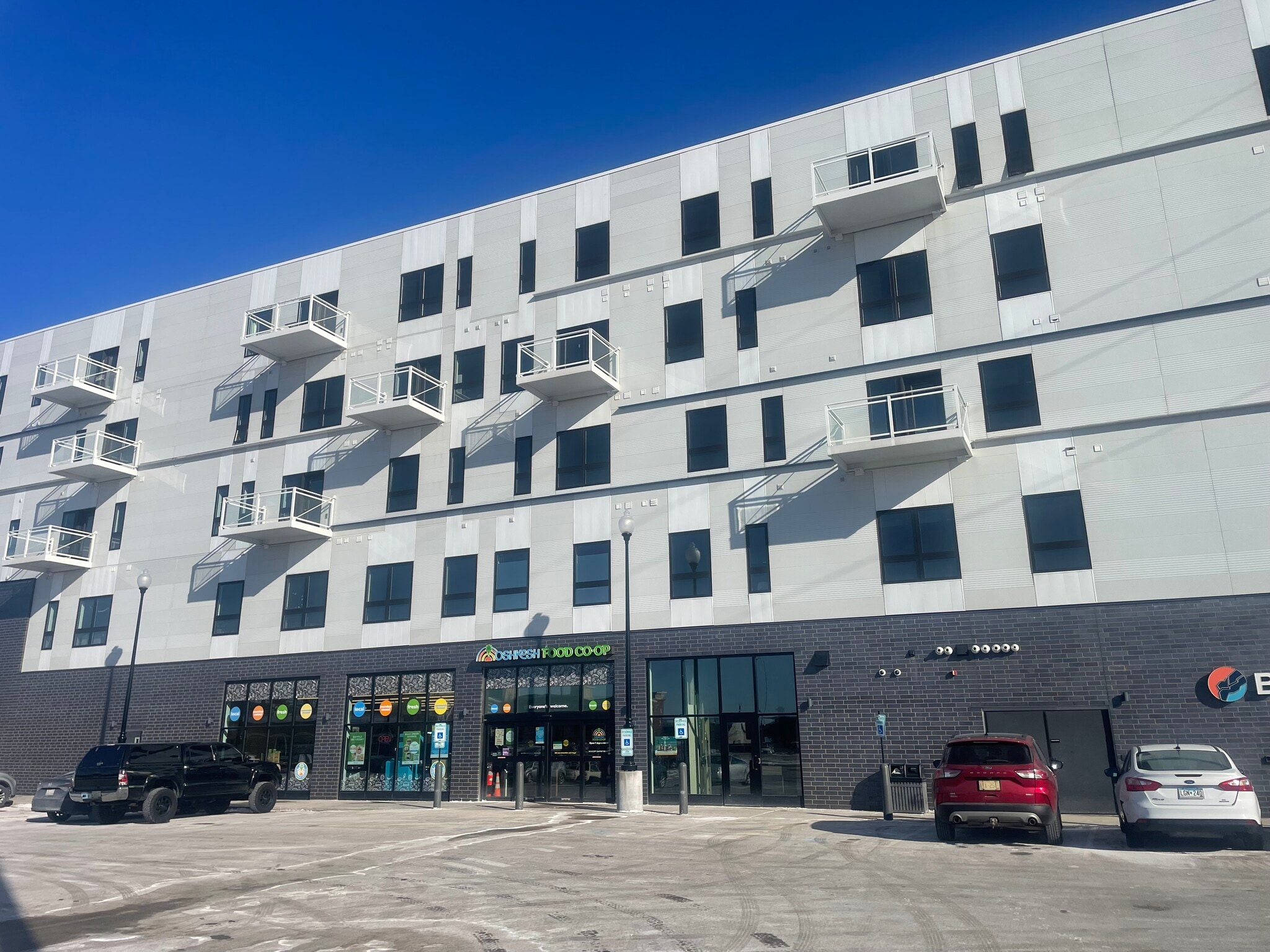 155 Jackson St, Oshkosh, WI for lease Primary Photo- Image 1 of 40