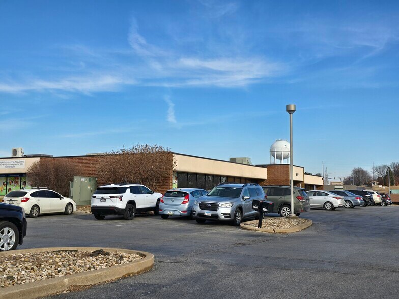 3390 Utica Ridge Rd, Bettendorf, IA for sale - Primary Photo - Image 1 of 6