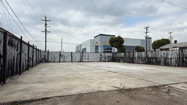6348 Wilmington Ave, Los Angeles, CA à louer - Photo du bâtiment - Image 2 de 4