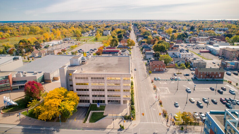 55 Athol St, Oshawa, ON à louer - Photo du bâtiment - Image 2 de 5