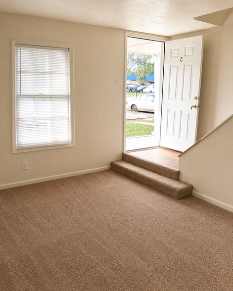 301 Mary Ln, Warner Robins, GA for sale - Building Photo - Image 3 of 11