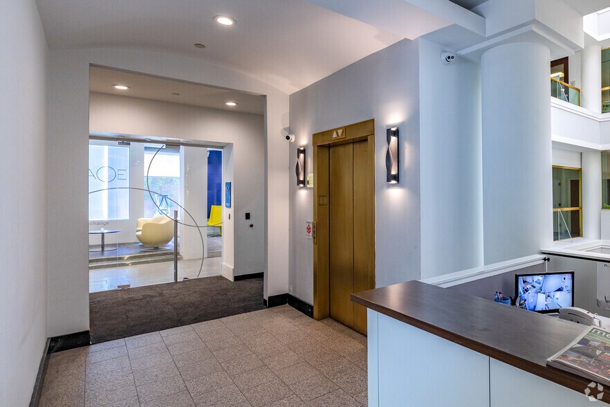 2133 Arch St, Philadelphia, PA à louer - Hall d’entrée - Image 3 de 6