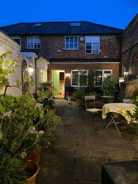 21A Queens Rd, Slough à vendre - Photo du bâtiment - Image 3 de 9