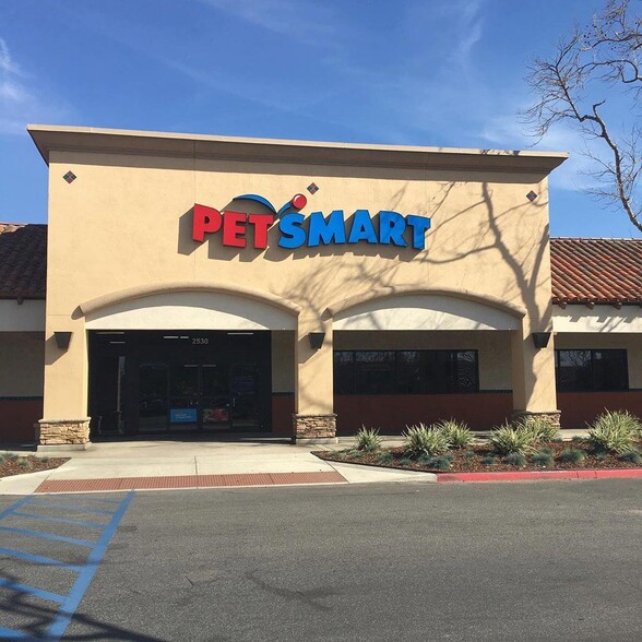 2400-2640 Las Posas Rd, Camarillo, CA for lease - Building Photo - Image 3 of 10