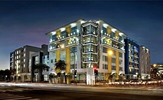 Plus de détails pour 7111 Santa Monica Blvd, West Hollywood, CA - Commerce de détail à louer