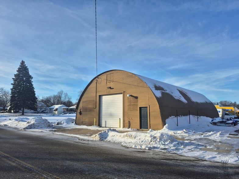 644 N Lincoln St, Elkhorn, WI for lease - Primary Photo - Image 1 of 2