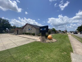 2401-2405 16th Street, Orange, TX 77630 - Parc de stationnement couvert