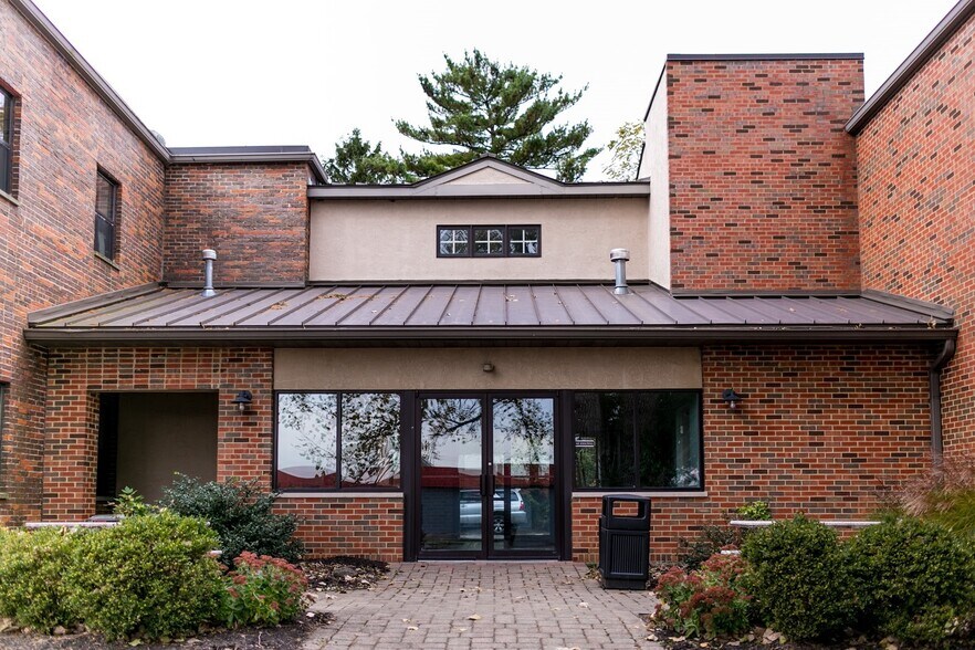 1170 Old Henderson Rd, Columbus, OH à louer - Photo du bâtiment - Image 3 de 4