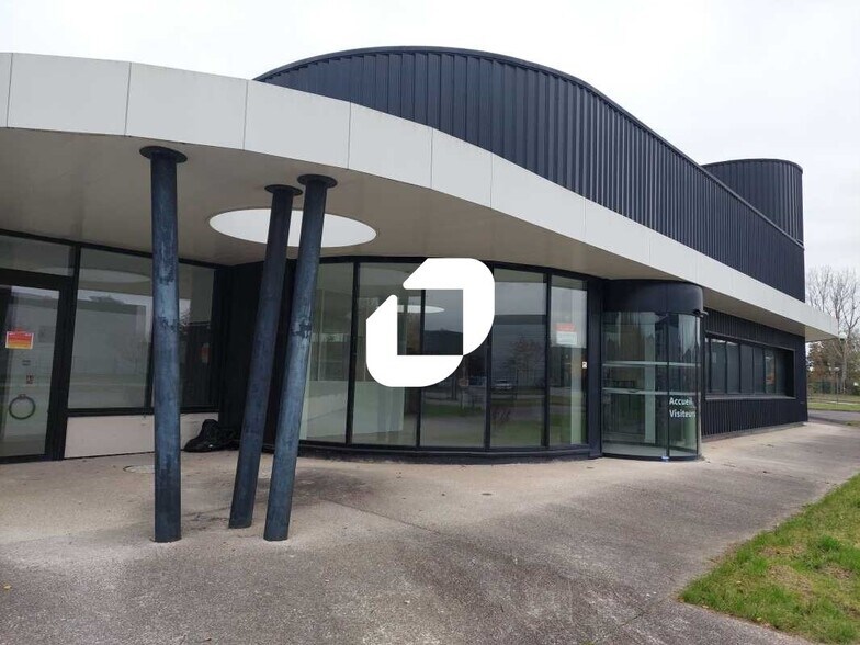 8 Rue Du Maréchal De Lattre De Tassigny, Élancourt à louer - Photo du bâtiment - Image 2 de 14