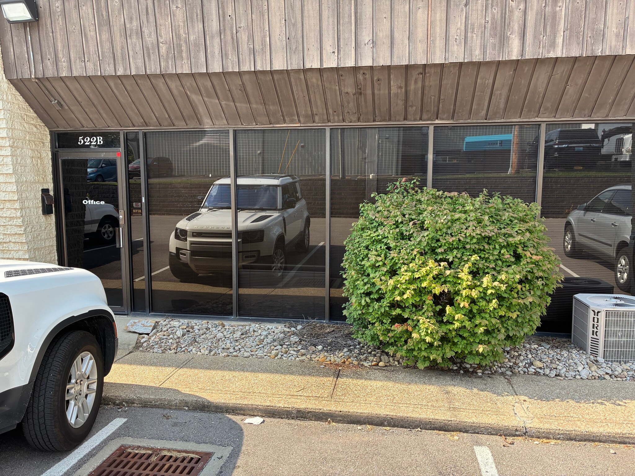 526-540 Enterprise Dr, Erlanger, KY for lease Interior Photo- Image 1 of 8