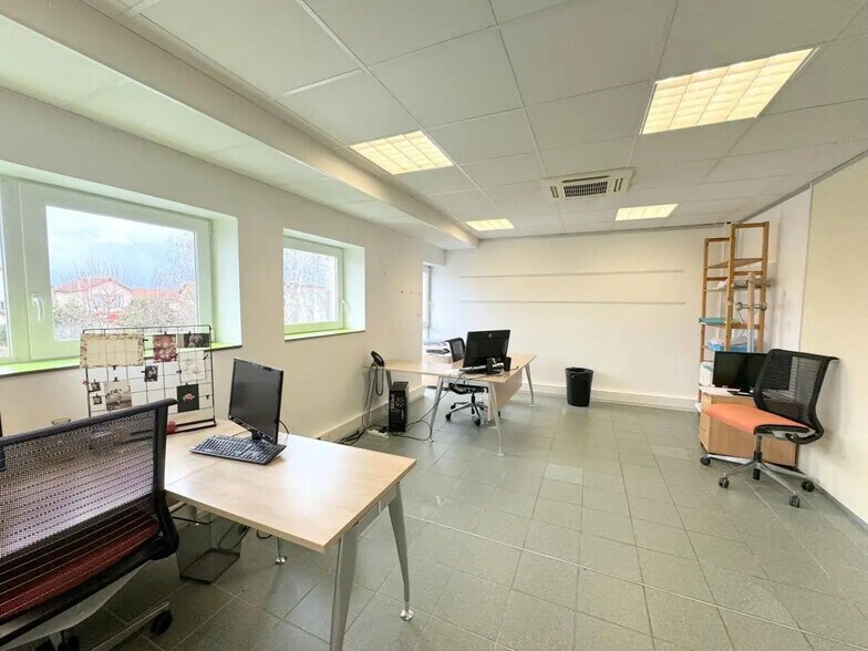 Bureau dans Houilles à louer - Photo intérieure - Image 2 de 11
