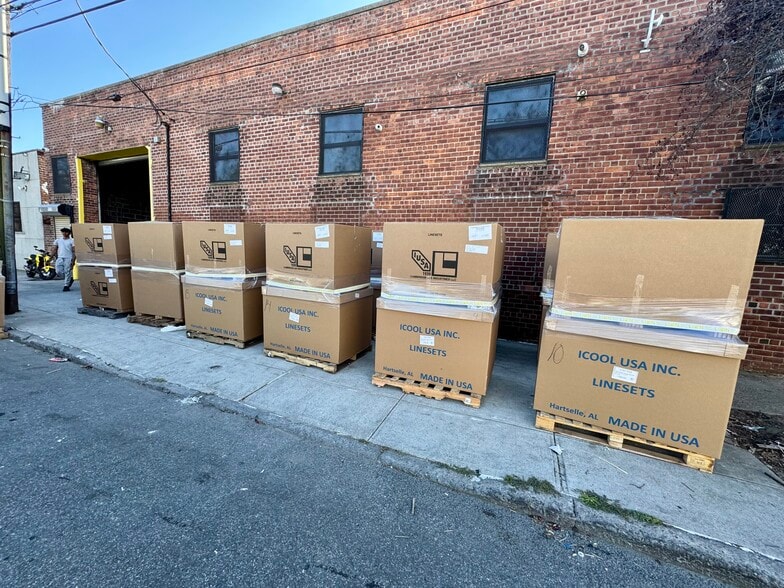 1034 Linwood St, Brooklyn, NY for lease - Building Photo - Image 2 of 8