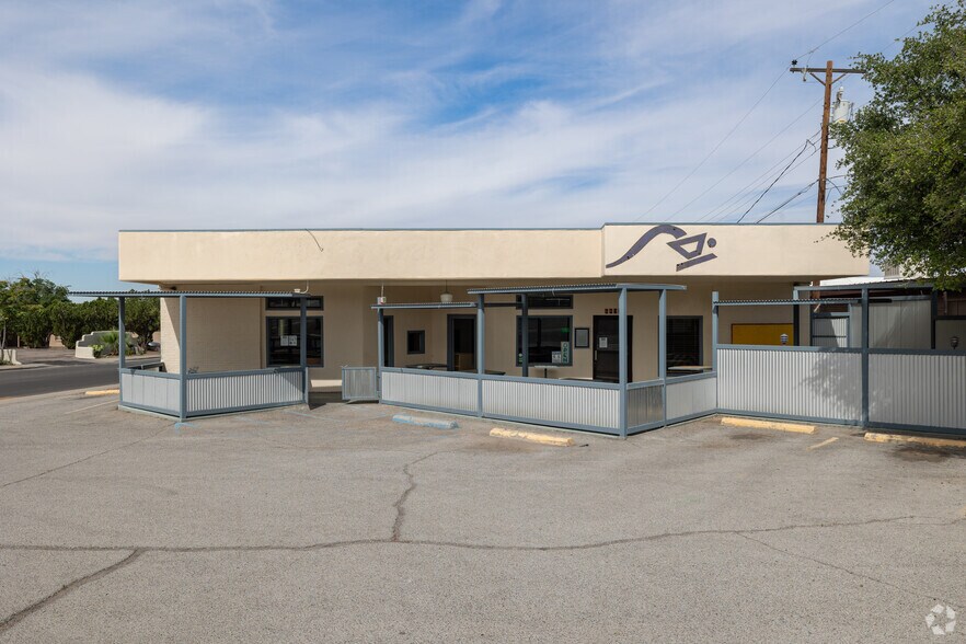 2260 S Locust St, Las Cruces, NM for lease - Building Photo - Image 2 of 2