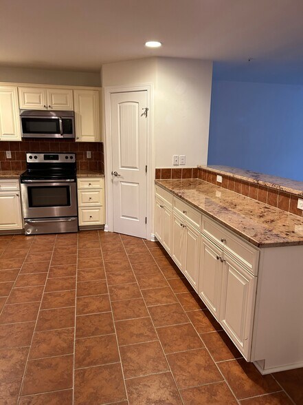 Representative Lane portefeuille de 1 propriétés à vendre sur LoopNet.ca - Photo du bâtiment - Image 3 de 6