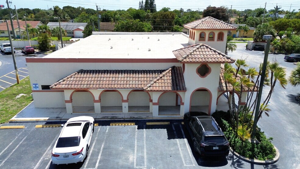 650 W Boynton Beach Blvd, Boynton Beach, FL à vendre - Photo du bâtiment - Image 2 de 54